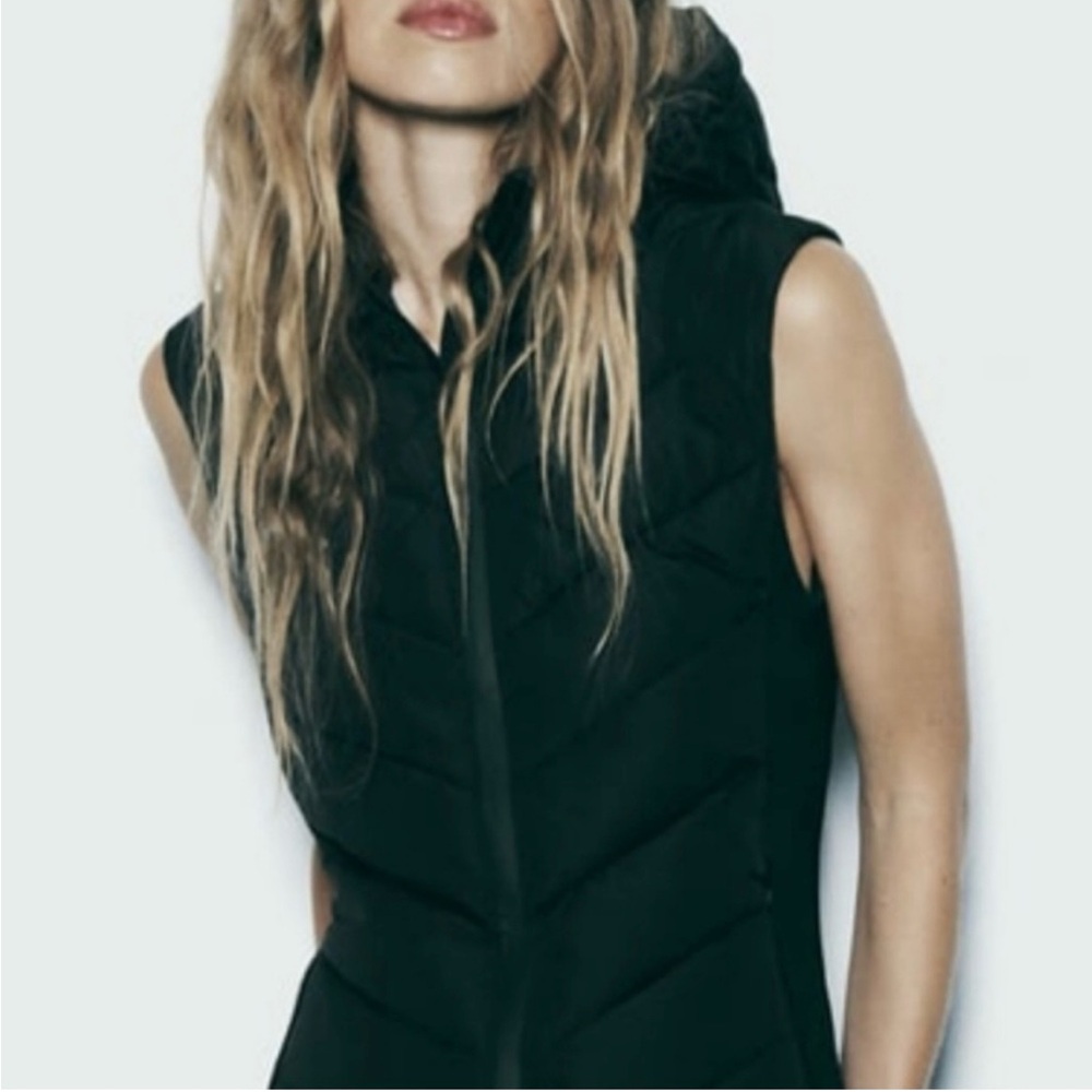Zara Black Sleeveless Puffer Jacket